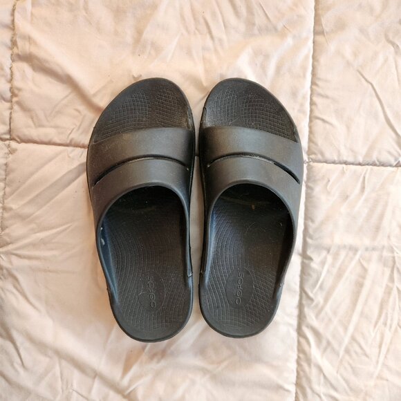 OOFOS Black Men's Sandals - Picture 1 of 5